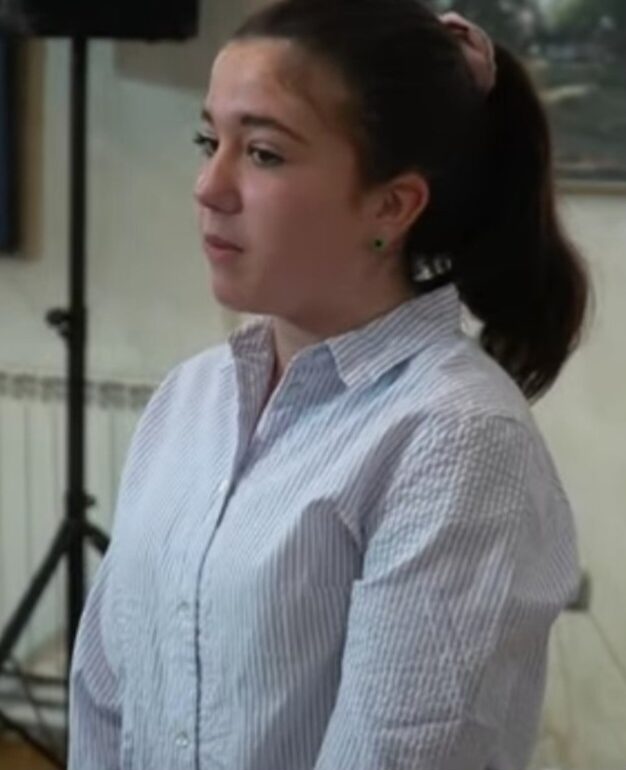 Емилија се пласирала на Окружно такмичење рецитатора